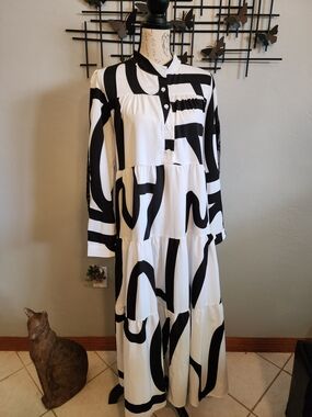 Luxe Moda Black & White Graphic Tiered Maxi Dress